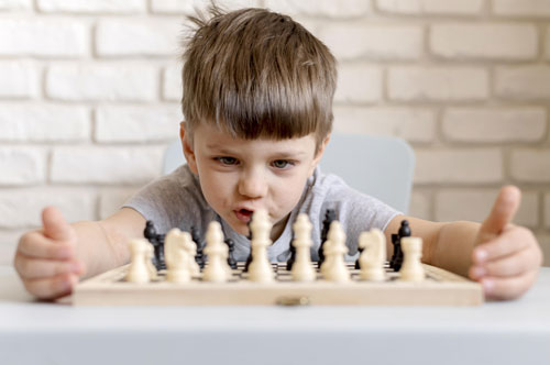 Aprender a jugar ajedrez niños y adolescentes